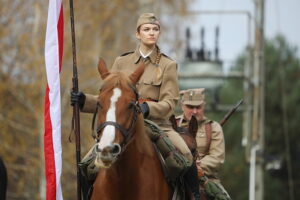 27.10.2024. Chotów. Rekonstrukcja bitwy pod Chotowem / Fot. Wiktor Taszłow - Radio Kielce