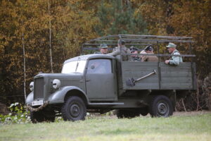 27.10.2024. Chotów. Rekonstrukcja bitwy pod Chotowem / Fot. Wiktor Taszłow - Radio Kielce