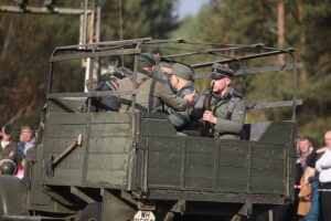 27.10.2024. Chotów. Rekonstrukcja bitwy pod Chotowem / Fot. Wiktor Taszłow - Radio Kielce