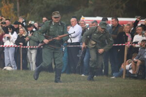 27.10.2024. Chotów. Rekonstrukcja bitwy pod Chotowem / Fot. Wiktor Taszłow - Radio Kielce