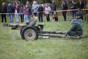 27.10.2024. Chotów. Rekonstrukcja bitwy pod Chotowem / Fot. Wiktor Taszłow - Radio Kielce