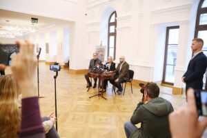 30.10.2024. Kielce. Briefing prasowy w Teatrze im. Stefana Żeromskiego w Kielcach / Fot. Wiktor Taszłow - Radio Kielce