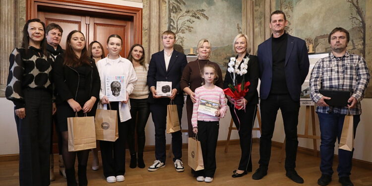 30.10.2024. Tokarnia. Muzeum Wsi Kieleckiej. Ogólnopolski Konkurs Fotograficzny „Polska wieś... było, ale nie minęło” / Fot. Wiktor Taszłow - Radio Kielce