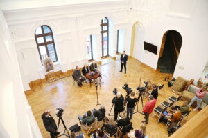 30.10.2024. Kielce. Briefing prasowy w Teatrze im. Stefana Żeromskiego w Kielcach / Fot. Wiktor Taszłow - Radio Kielce