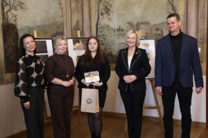 30.10.2024. Tokarnia. Muzeum Wsi Kieleckiej. Ogólnopolski Konkurs Fotograficzny „Polska wieś... było, ale nie minęło” / Fot. Wiktor Taszłow - Radio Kielce