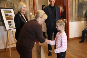 30.10.2024. Tokarnia. Muzeum Wsi Kieleckiej. Ogólnopolski Konkurs Fotograficzny „Polska wieś... było, ale nie minęło” / Fot. Wiktor Taszłow - Radio Kielce