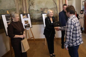 30.10.2024. Tokarnia. Muzeum Wsi Kieleckiej. Ogólnopolski Konkurs Fotograficzny „Polska wieś... było, ale nie minęło” / Fot. Wiktor Taszłow - Radio Kielce