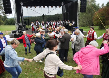 RYM SIĘ NIESIE PO POLU PO LESIE. „Na masłowskim wzgórzu” [POSŁUCHAJ] - Radio Kielce