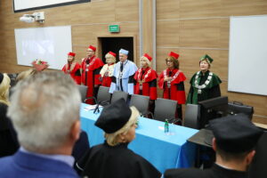 04.10.2024. Kielce. Studenci Wydziału Lekarskiego Collegium Medicum Uniwersytetu Jana Kochanowskiego w Kielcach zainaugurowali nowy rok akademicki / Fot. Wiktor Taszłow – Radio Kielce