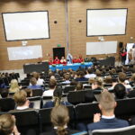 04.10.2024. Kielce. Studenci Wydziału Lekarskiego Collegium Medicum Uniwersytetu Jana Kochanowskiego w Kielcach zainaugurowali nowy rok akademicki / Fot. Wiktor Taszłow – Radio Kielce