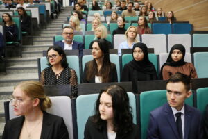 04.10.2024. Kielce. Studenci Wydziału Lekarskiego Collegium Medicum Uniwersytetu Jana Kochanowskiego w Kielcach zainaugurowali nowy rok akademicki / Fot. Wiktor Taszłow – Radio Kielce