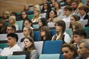 04.10.2024. Kielce. Studenci Wydziału Lekarskiego Collegium Medicum Uniwersytetu Jana Kochanowskiego w Kielcach zainaugurowali nowy rok akademicki / Fot. Wiktor Taszłow – Radio Kielce