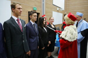 04.10.2024. Kielce. Studenci Wydziału Lekarskiego Collegium Medicum Uniwersytetu Jana Kochanowskiego w Kielcach zainaugurowali nowy rok akademicki / Fot. Wiktor Taszłow – Radio Kielce