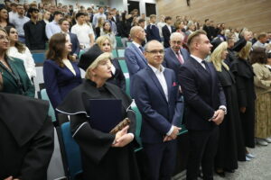 04.10.2024. Kielce. Studenci Wydziału Lekarskiego Collegium Medicum Uniwersytetu Jana Kochanowskiego w Kielcach zainaugurowali nowy rok akademicki / Fot. Wiktor Taszłow – Radio Kielce