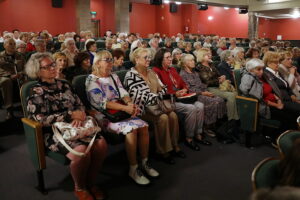 07.10.2024. Kielce. Inauguracja roku akademickiego Świętokrzyskiego Uniwersytetu III Wieku. / Fot. Witor Taszłow - Radio Kielce