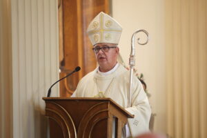 10.10.2024 Kielce. Msza Święta. Inauguracja roku akademickiego w Wyższym Seminarium Duchownym. Na zdjęciu: Jan Piotrowski - biskup kielecki / Fot. Wiktor Taszłow - Radio Kielce