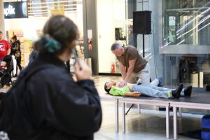 12.10.2024. Kielce. Akcja „Pierwsza pomoc - dodaj do ulubionych”. / Fot. Wiktor Taszłow - Radio Kielce