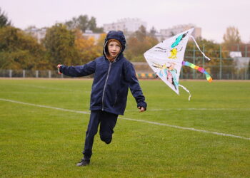 13.10.2024. Kielce. Zawody latawców płaskich i skrzynkowych / Fot. Wiktor Taszłow - Radio Kielce