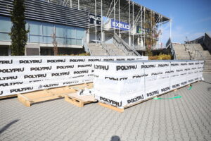 21.10.2024. Kielce. Remont dachu Stadionu Miejskiego przy ulicy Ściegiennego / Fot. Wiktor Taszłow - Radio Kielce