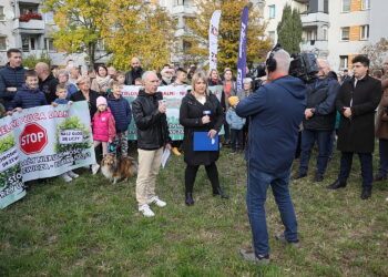 23.10.2024. Kielce. Osiedle Pod Dalnią. Program „Interwencja” / Fot. Wiktor Taszłow - Radio Kielce