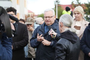 23.10.2024. Kielce. Osiedle Pod Dalnią. Program „Interwencja” / Fot. Wiktor Taszłow - Radio Kielce