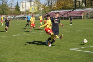 19.10.2024. Kielce. Piłka nożna III liga. Mecz Korona II Kielce - Chełmianka Chełm / Fot. Adrian Karwat - Radio Kielce