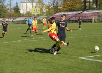 19.10.2024. Kielce. Piłka nożna III liga. Mecz Korona II Kielce - Chełmianka Chełm / Fot. Adrian Karwat - Radio Kielce