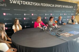 25.10.2024. Kielce. Konferencja prasowa przed IV Olimpiadą Świętokrzyską. Na zdjęciu (od lewej): Anita Koniusz - członek Zarządu Województwa, Marta Orłowska - wiceprezes Świętokrzyskiej Federacji Sportu, Sławomir Kołodziej - dyrektor biura Świętokrzyskiej Federacji Sportu i Piotr Kisiel - Dyrektor Departamentu Edukacji, Sportu, Turystyki i Spraw Zagranicznych Urzędu Marszałkowskiego Województwa Świętokrzyskiego / Fot. Kamil Król - Radio Kielce