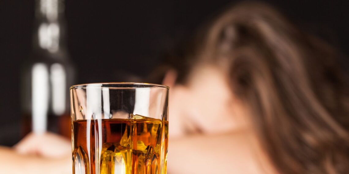 Coraz młodsze dzieci piją alkohol i zażywają narkotyki