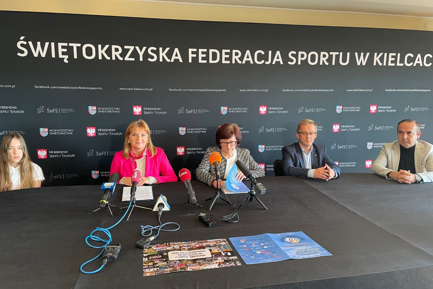 25.10.2024. Kielce. Konferencja prasowa przed IV Olimpiadą Świętokrzyską. Na zdjęciu (od lewej): Anita Koniusz - członek Zarządu Województwa, Marta Orłowska - wiceprezes Świętokrzyskiej Federacji Sportu, Sławomir Kołodziej - dyrektor biura Świętokrzyskiej Federacji Sportu i Piotr Kisiel - Dyrektor Departamentu Edukacji, Sportu, Turystyki i Spraw Zagranicznych Urzędu Marszałkowskiego Województwa Świętokrzyskiego / Fot. Kamil Król - Radio Kielce