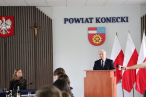 09.10.2024. Końskie. Uroczyste posiedzenie Młodzieżowej Rady Powiatu / Fot. konecki.powiat.pl