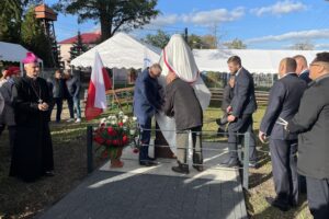 11.10.2024. Piasek Wielki. Odsłonięcie pomnika Józefa Grudnia / Fot. Kamil Król - Radio Kielce