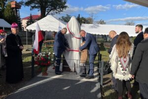 11.10.2024. Piasek Wielki. Odsłonięcie pomnika Józefa Grudnia / Fot. Kamil Król - Radio Kielce