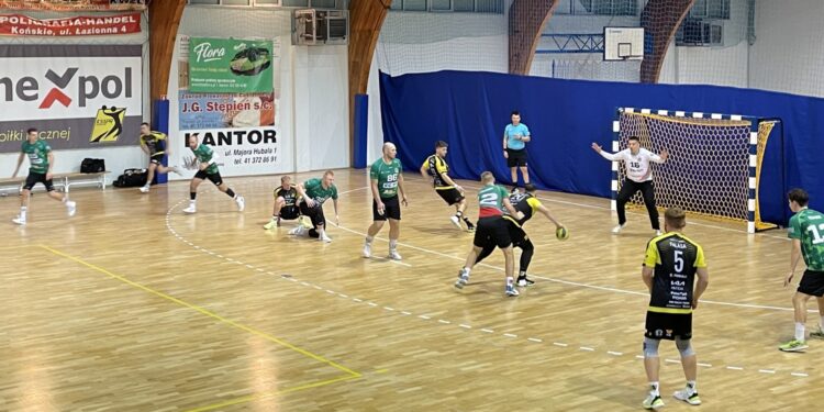 12.10.2024. Końskie. 5. kolejka I ligi piłkarzy ręcznych: KSSPR Końskie - Zagłębie Handball Team Sosnowiec / Fot. Kamil Król - Radio Kielce