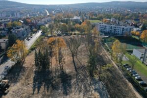 25.10.2024. Kielce. Ul. Langiewicza. Teren po dawnym szpitaliku dziecięcym / Fot. Jarosław Kubalski - Radio Kielce