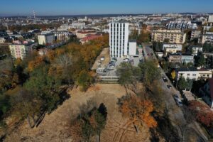 25.10.2024. Kielce. Ul. Langiewicza. Teren po dawnym szpitaliku dziecięcym / Fot. Jarosław Kubalski - Radio Kielce