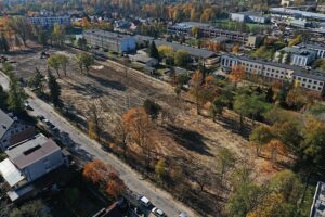 25.10.2024. Kielce. Ul. Langiewicza. Teren po dawnym szpitaliku dziecięcym / Fot. Jarosław Kubalski - Radio Kielce