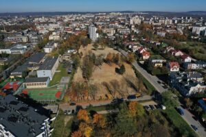 25.10.2024. Kielce. Ul. Langiewicza. Teren po dawnym szpitaliku dziecięcym / Fot. Jarosław Kubalski - Radio Kielce