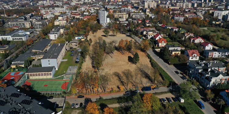 25.10.2024. Kielce. Ul. Langiewicza. Teren po dawnym szpitaliku dziecięcym / Fot. Jarosław Kubalski - Radio Kielce