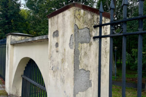 07.10.2024. Kielce. Mur okalający kielecki park miejski im. Stanisława Staszica / Fot. Wiktor Taszłow – Radio Kielce