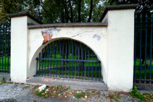 07.10.2024. Kielce. Mur okalający kielecki park miejski im. Stanisława Staszica / Fot. Wiktor Taszłow – Radio Kielce