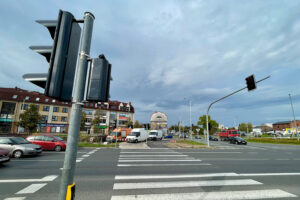 09.10.2024. Kielce. Skrzyżowanie al. Solidarności i ul. Sandomierskiej / Fot. Wiktor Taszłow - Radio Kielce