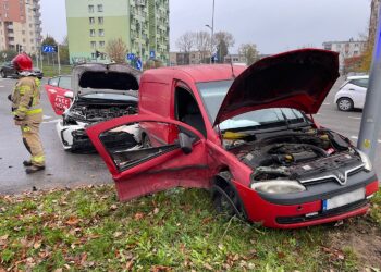 Zderzenie dwóch aut na ulicy Grunwaldzkiej. Jedna osoba ranna