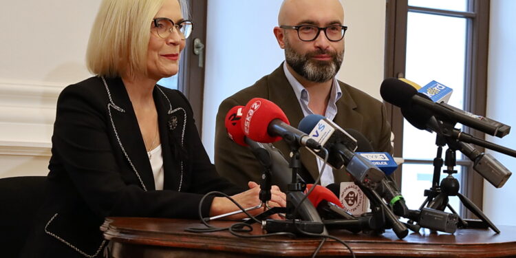 Marszałek powoła pełniącego obowiązki dyrektora?