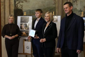 30.10.2024. Tokarnia. Muzeum Wsi Kieleckiej. Ogólnopolski Konkurs Fotograficzny „Polska wieś... było, ale nie minęło” / Fot. Radosław Majkowski