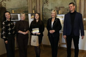 30.10.2024. Tokarnia. Muzeum Wsi Kieleckiej. Ogólnopolski Konkurs Fotograficzny „Polska wieś... było, ale nie minęło” / Fot. Radosław Majkowski