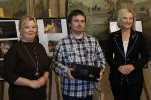 30.10.2024. Tokarnia. Muzeum Wsi Kieleckiej. Ogólnopolski Konkurs Fotograficzny „Polska wieś... było, ale nie minęło” / Fot. Radosław Majkowski