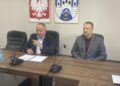 Ostrowiec Świętokrzyski. Spotkanie z organizacjami pozarządowymi. Na zdjęciu prezydent Ostrowca Artur Łakomiec i dyrektor CRL Marcin Marzec. Fot. Anna Głąb - Radio Kielce