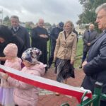 03.10.2024. Staszów. Otwarcie integracyjnego placu zabaw / Fot. Grażyna Szlęzak - Radio Kielce