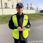 Konecka policja rozdaje odblaski - Radio Kielce 31.10.2024. Końskie. Policjanci z Komendy Powiatowej Policji w Końskich rozdają odblaski / Fot. Magdalena Galas-Klusek - Radio Kielce